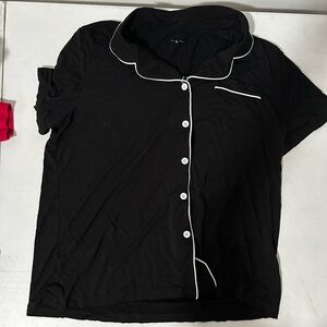 Women’s black pajamas